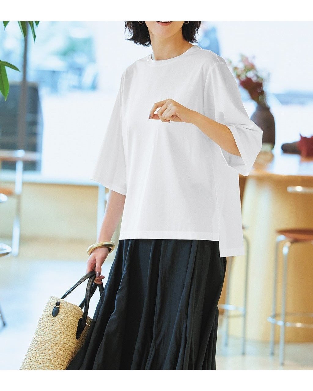 さらっと着るだけで今っぽく華やか。40代・50代の女性に似合う、“普段着にならない”オーバーフィットTシャツ 人気、トレンドファッション・服の通販 founy(ファニー) 【ドゥクラッセ/DoCLASSE】 トレンドファッション・スタイル  Fashion Trends ファッション、ブランド PICK UP! Fashion Brand Pick Up ファッション Fashion レディースファッション WOMEN トップス・カットソー Tops/Tshirt シャツ/ブラウス Shirts/Blouses ロング / Tシャツ T-Shirts カットソー Cut and Sewn NEW・新作・新着・新入荷 New Arrivals なめらか Smooth カットソー Cut And Sew フィット Fit 夏 Summer |ID:prp329100004485526