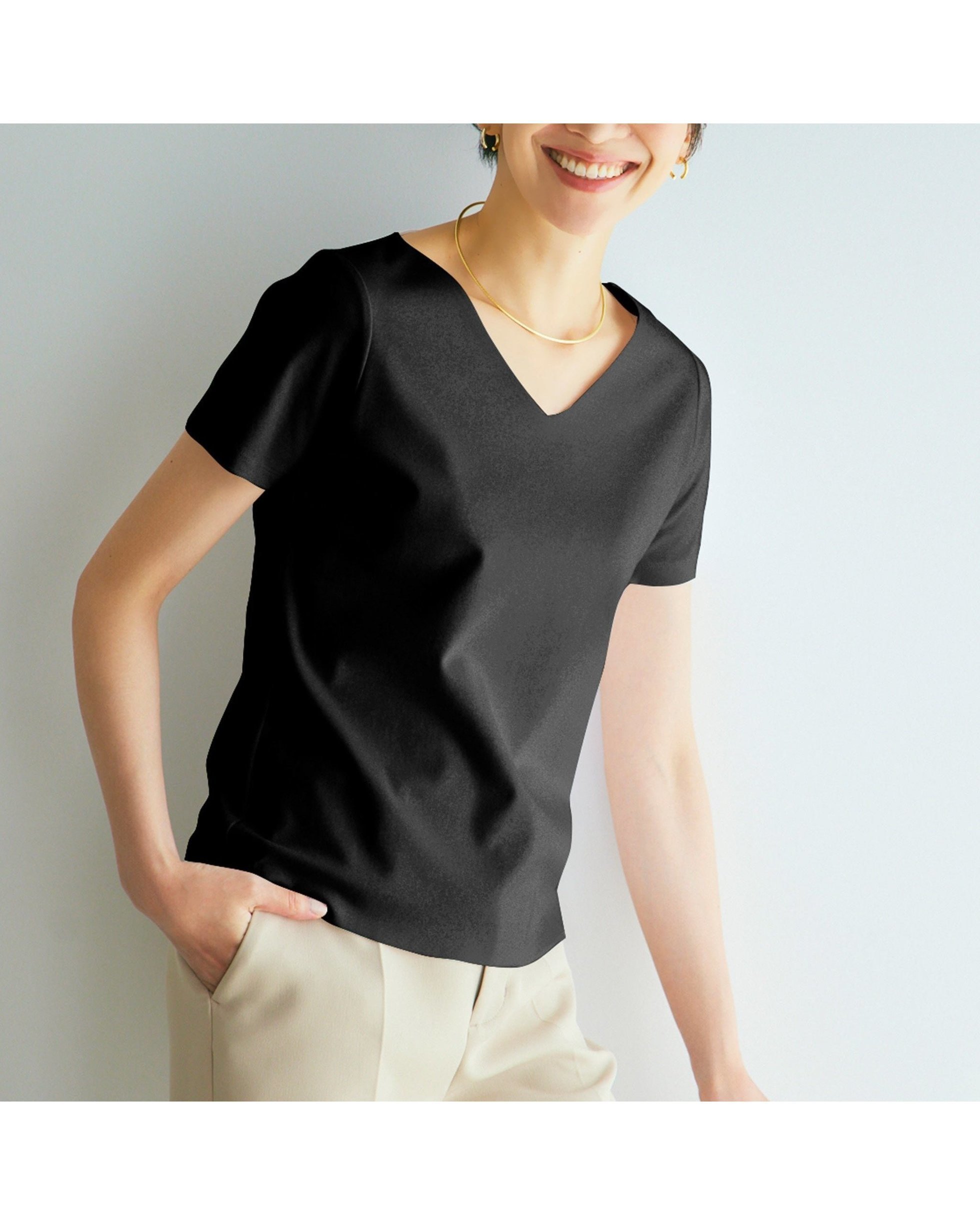 顔まわりがシャープに見えるVネックと使い勝手の良い半袖デザインが魅力のドゥクラッセTシャツ 人気、トレンドファッション・服の通販 founy(ファニー) 【ドゥクラッセ/DoCLASSE】 トレンドファッション・スタイル  Fashion Trends ファッション、ブランド PICK UP! Fashion Brand Pick Up ファッション Fashion レディースファッション WOMEN トップス・カットソー Tops/Tshirt シャツ/ブラウス Shirts/Blouses ロング / Tシャツ T-Shirts カットソー Cut and Sewn Vネック V-Neck インナー Inner カットソー Cut And Sew シンプル Simple ジャケット Jacket デニム Denim 定番 Standard なめらか Smooth パール Pearl ベーシック Basic 半袖 Short Sleeve おすすめ Recommend ビジネス 仕事 通勤 Business |ID:prp329100003116009