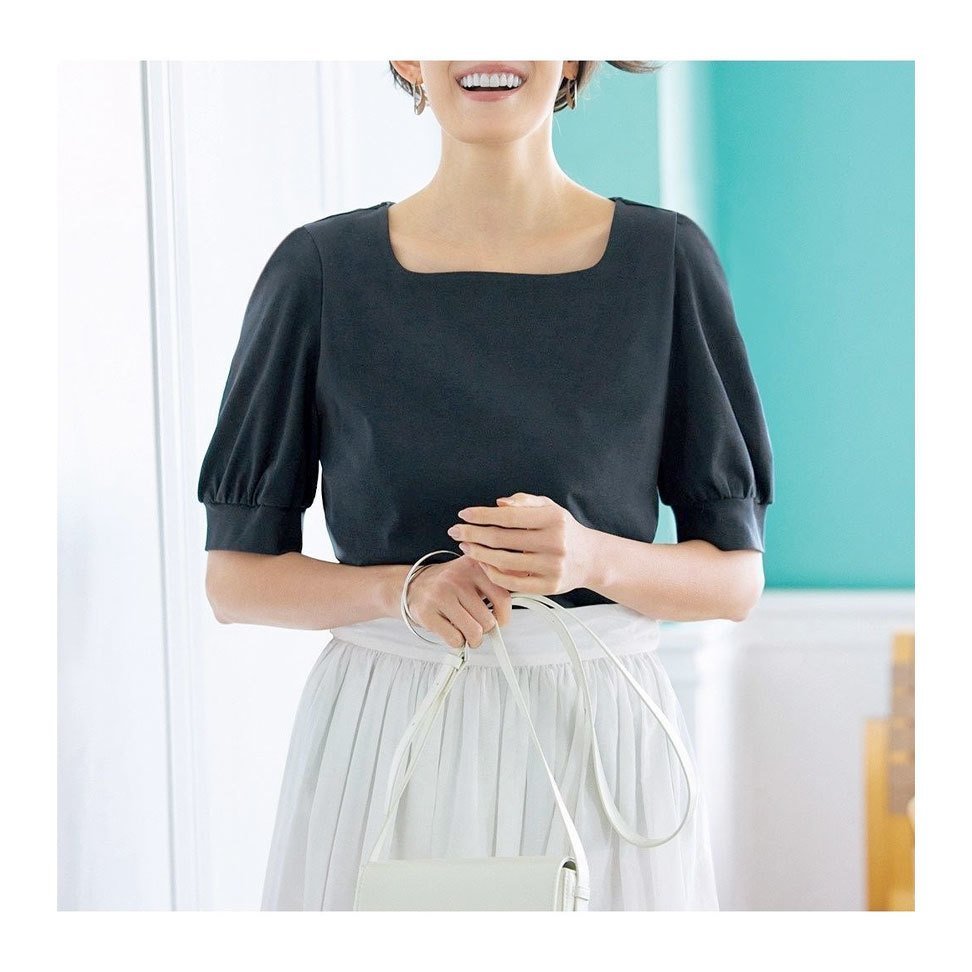 【40代、50代の大人の女性におすすめの母の日ギフト】にぴったりなTシャツ ドゥクラッセ / DoCLASSE 人気、トレンドファッション・服の通販 founy(ファニー) 【ドゥクラッセ/DoCLASSE】 トレンドファッション・スタイル Fashion Trends ファッション、ブランド PICK UP! Fashion Brand Pick Up ファッション Fashion レディースファッション WOMEN トップス・カットソー Tops/Tshirt シャツ/ブラウス Shirts/Blouses ロング / Tシャツ T-Shirts カットソー Cut and Sewn Vネック V-Neck カシミヤ Cashmere カットソー Cut And Sew カフス Cuffs シフォン Chiffon シンプル Simple スクエア Square スリーブ Sleeve ダブル Double なめらか Smooth フェミニン Feminine フリル Frills フロント Front NEW・新作・新着・新入荷 New Arrivals 夏 Summer インナー Inner コンパクト Compact ジャケット Jacket スタイリッシュ Stylish デニム Denim 定番 Standard バランス Balance |ID:stp329100000006161