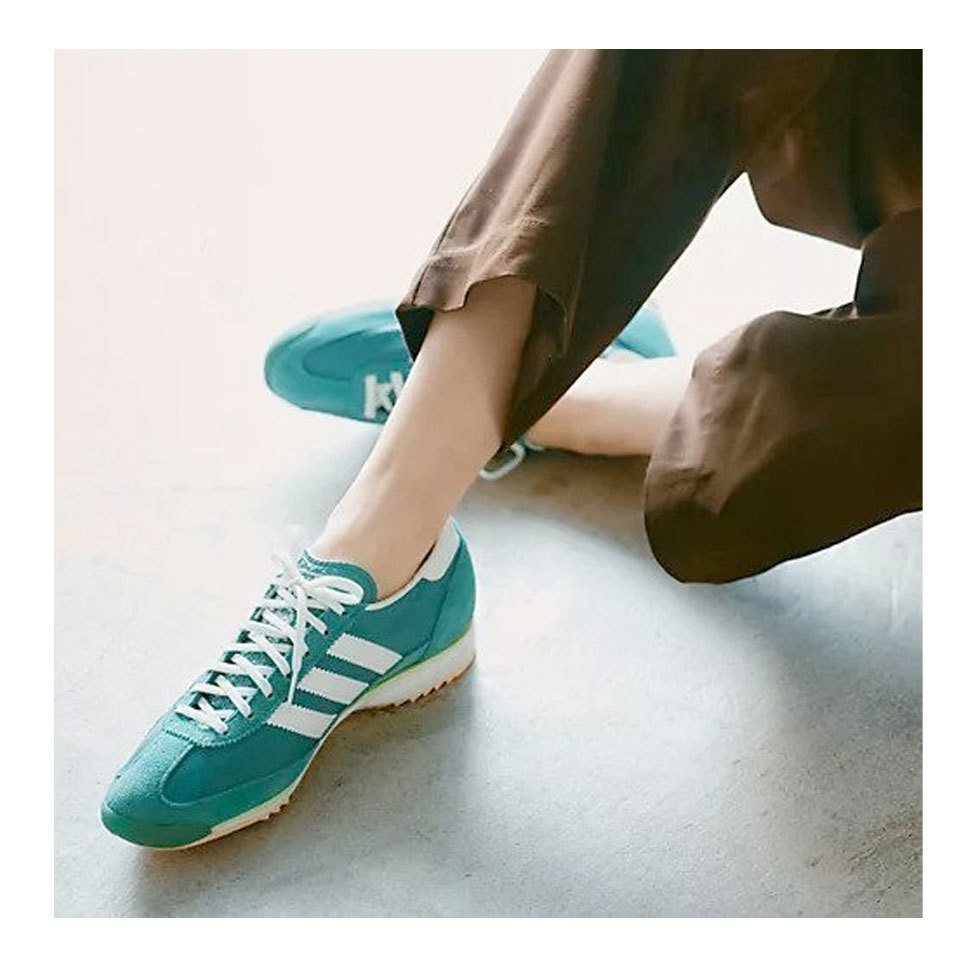 【ほのかな懐かしさが今新鮮!注目のレトロスニーカー特集】adidas,AUTRY,VEJA,asics,D.A.T.E. 人気、トレンドファッション・服の通販 founy(ファニー) 【アディダス オリジナルス/adidas Originals】 【オートリー/AUTRY】 【ヴェジャ/VEJA】 【アシックス/asics】 【デイト/D.A.T.E.】 トレンドファッション・スタイル Fashion Trends ファッション、ブランド PICK UP! Fashion Brand Pick Up ファッション Fashion レディースファッション WOMEN シューズ Shoes シンプル Simple スエード Suede ランニング Running オレンジ Orange スタイリッシュ Stylish スニーカー Sneakers 軽量 Lightweight シルバー Silver バランス Balance クッション Cushion ストライプ Stripe スリム Slim 人気 Popularity キャンバス Canvas スウェード Suede エレガント 上品 Elegant 定番 Standard |ID:stp329100000006177