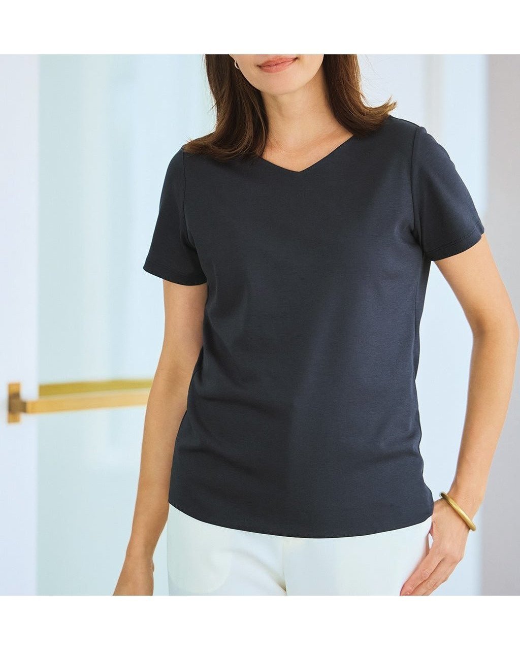 夏の定番「ドゥクラッセTシャツ」が、さらに贅沢な素材で進化して登場 人気、トレンドファッション・服の通販 founy(ファニー) 【ドゥクラッセ/DoCLASSE】 トレンドファッション・スタイル  Fashion Trends ファッション、ブランド PICK UP! Fashion Brand Pick Up ファッション Fashion レディースファッション WOMEN トップス・カットソー Tops/Tshirt シャツ/ブラウス Shirts/Blouses ロング / Tシャツ T-Shirts カットソー Cut and Sewn Vネック V-Neck インナー Inner カシミヤ Cashmere カットソー Cut And Sew シンプル Simple ジャケット Jacket ダブル Double デニム Denim 定番 Standard なめらか Smooth 人気 Popularity パール Pearl フロント Front ベーシック Basic 半袖 Short Sleeve NEW・新作・新着・新入荷 New Arrivals おすすめ Recommend 夏 Summer ビジネス 仕事 通勤 Business |ID:prp329100004524204
