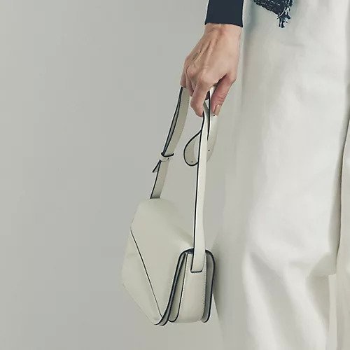 構築美と上質素材が際立つクロスボディバッグ【WANDLER】Oscar Trunk Medium 人気、トレンドファッション・服の通販 founy(ファニー) 【ワンドラー/WANDLER】 トレンドファッション・スタイル  Fashion Trends トレンド、ファッションスタイル Fashion Trends ファッション Fashion レディースファッション WOMEN |ID:prp329100003722549