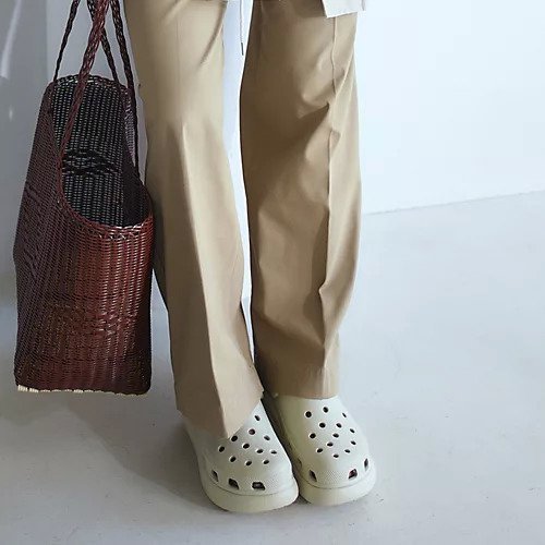 【crocs/クロックス】厚底クロックスはベージュ系でまとめて洗練カジュアルに 人気、トレンドファッション・服の通販 founy(ファニー) 【クロックス/crocs】 トレンドファッション・スタイル  Fashion Trends トレンド、ファッションスタイル Fashion Trends ファッション Fashion レディースファッション WOMEN アクセサリー Accessories 人気 Popularity |ID:prp329100004496192