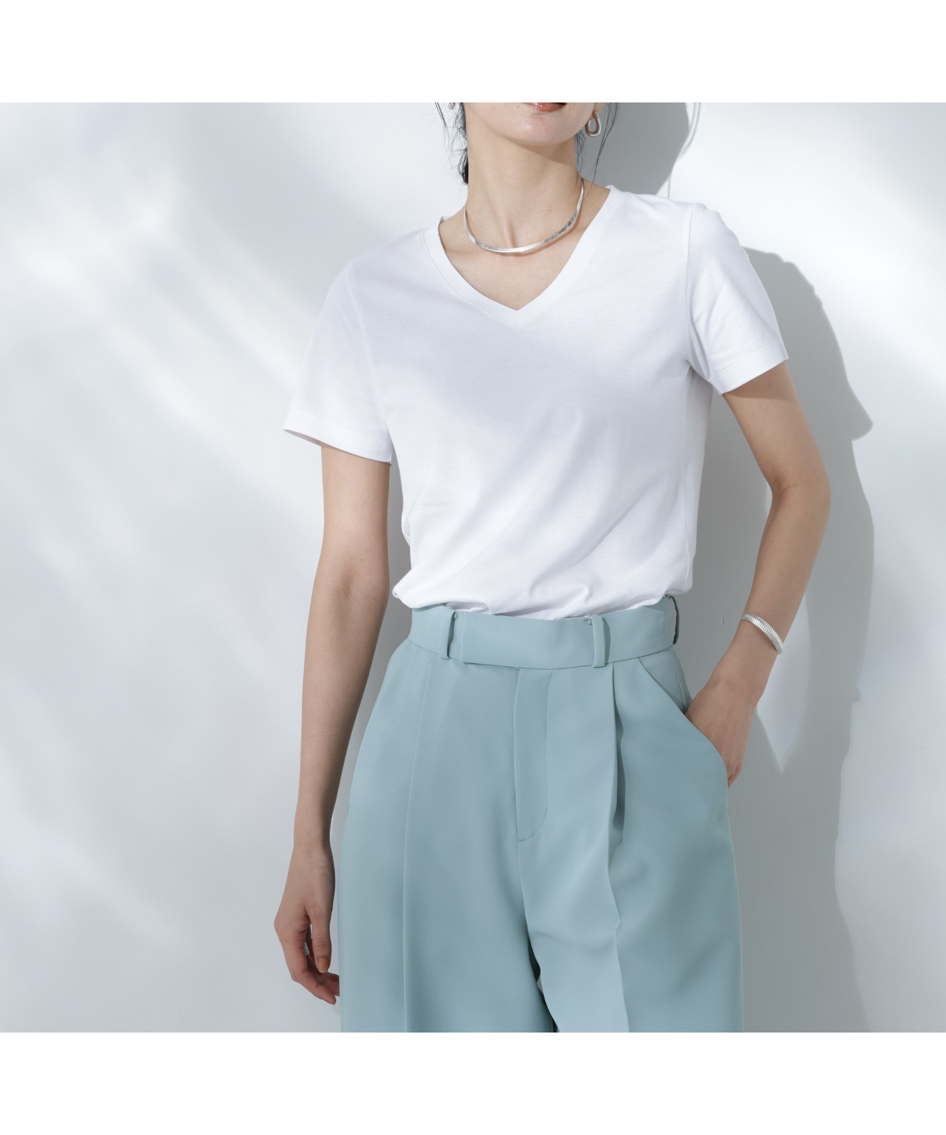 汗ジミ知らずで爽やかに過ごす 多機能VネックTシャツ 人気、トレンドファッション・服の通販 founy(ファニー) 【ナノ ユニバース/nano universe】 トレンドファッション・スタイル  Fashion Trends ファッション、ブランド PICK UP! Fashion Brand Pick Up ファッション Fashion レディースファッション WOMEN トップス・カットソー Tops/Tshirt シャツ/ブラウス Shirts/Blouses ロング / Tシャツ T-Shirts Vネック V-Neck 吸水 Water Absorption スリット Slit 定番 Standard 人気 Popularity ベーシック Basic 再入荷 Restock/Back In Stock/Re Arrival 2025年 2025 2025春夏・S/S Ss,Spring/Summer,2025 |ID:prp329100004536941