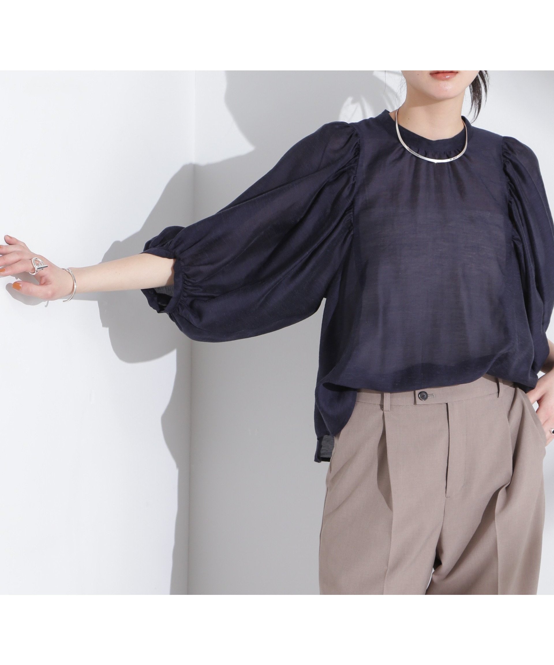 きちんと感と涼感を両立 リネン混シアースタンドカラーブラウス 人気、トレンドファッション・服の通販 founy(ファニー) 【ナノ ユニバース/nano universe】 トレンドファッション・スタイル  Fashion Trends ファッション、ブランド PICK UP! Fashion Brand Pick Up ファッション Fashion レディースファッション WOMEN トップス・カットソー Tops/Tshirt シャツ/ブラウス Shirts/Blouses ボリュームスリーブ / フリル袖 Volume Sleeve ウォッシャブル Washable ギャザー Gather シアー Sheer ジャケット Jacket スタンド Stand スラックス Slacks スリーブ Sleeve デニム Denim バランス Balance フォルム Form ボトム Bottom リネン Linen ワイド Wide エレガント 上品 Elegant 2025年 2025 2025春夏・S/S Ss,Spring/Summer,2025 |ID:prp329100004550726