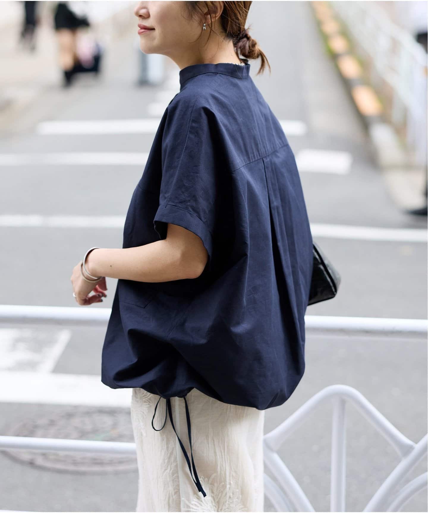涼感と上品さを兼ね備えた綿麻スキッパーシャツ 人気、トレンドファッション・服の通販 founy(ファニー) 【ジャーナルスタンダード/JOURNAL STANDARD】 トレンドファッション・スタイル  Fashion Trends ファッション、ブランド PICK UP! Fashion Brand Pick Up ファッション Fashion レディースファッション WOMEN トップス・カットソー Tops/Tshirt シャツ/ブラウス Shirts/Blouses 2025年 2025 2025春夏・S/S Ss,Spring/Summer,2025 スキッパー Skipper スリーブ Sleeve フレンチ French エレガント 上品 Elegant |ID:prp329100004531078