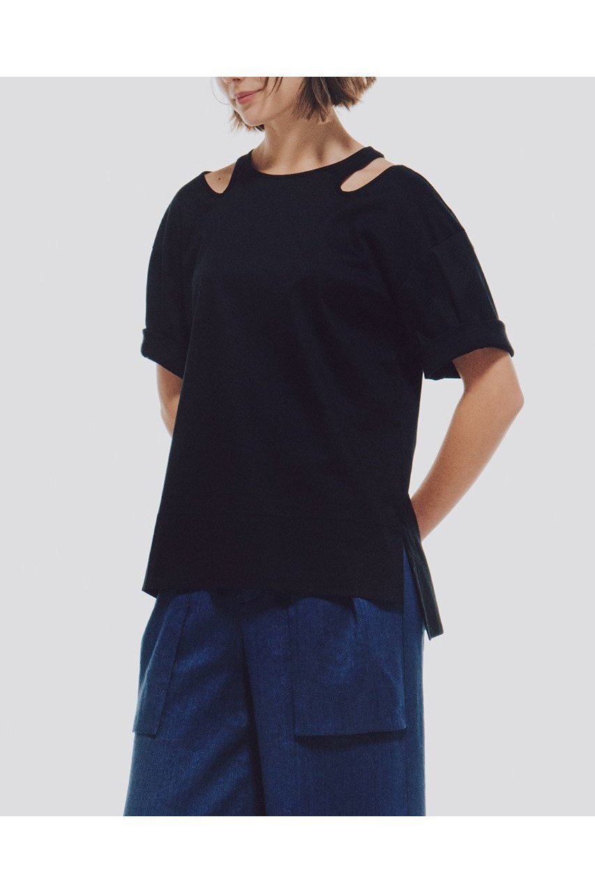 ネックカットが映えるモードなデザイントップス 人気、トレンドファッション・服の通販 founy(ファニー) 【ルームエイト/Room no.8】 トレンドファッション・スタイル  Fashion Trends ファッション、ブランド PICK UP! Fashion Brand Pick Up ファッション Fashion レディースファッション WOMEN トップス・カットソー Tops/Tshirt シャツ/ブラウス Shirts/Blouses ロング / Tシャツ T-Shirts カットソー Cut and Sewn なめらか Smooth インナー Inner カッティング Cutting ショート Short ジャケット Jacket スリーブ Sleeve NEW・新作・新着・新入荷 New Arrivals |ID:prp329100004570022