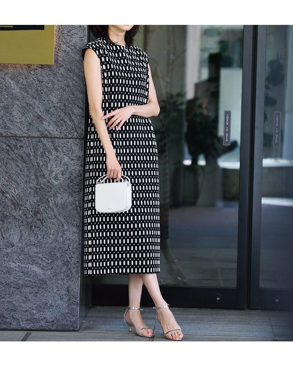 上品さと華やかさを兼ね備えたキャップスリーブワンピース 人気、トレンドファッション・服の通販 founy(ファニー) 【ドゥクラッセ/DoCLASSE】 トレンドファッション・スタイル  Fashion Trends ファッション、ブランド PICK UP! Fashion Brand Pick Up ファッション Fashion レディースファッション WOMEN ワンピース Dress NEW・新作・新着・新入荷 New Arrivals カッティング Cutting キャップ Cap コンパクト Compact ジャカード Jacquard ストレート Straight スマート Smart スリーブ Sleeve セットアップ Set Up プリント Print モノトーン Monotone エレガント 上品 Elegant 無地 Plain Color |ID:prp329100004571959