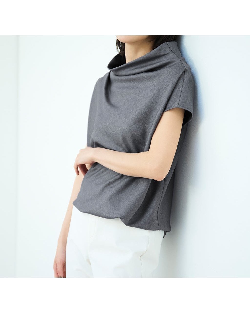 顔まわりを華やかに彩る ドレープネックのエレガントロングトップス 人気、トレンドファッション・服の通販 founy(ファニー) 【ドゥクラッセ/DoCLASSE】 トレンドファッション・スタイル  Fashion Trends ファッション、ブランド PICK UP! Fashion Brand Pick Up ファッション Fashion レディースファッション WOMEN トップス・カットソー Tops/Tshirt シャツ/ブラウス Shirts/Blouses NEW・新作・新着・新入荷 New Arrivals エレガント 上品 Elegant モダン Modern |ID:prp329100004571984