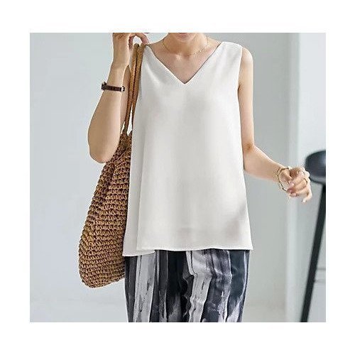 【STYLE DELI/スタイルデリ】洗練Vネックで魅せる、大人のノースリーブブラウス 人気、トレンドファッション・服の通販 founy(ファニー) 【スタイルデリ/STYLE DELI】 トレンドファッション・スタイル  Fashion Trends トレンド、ファッションスタイル Fashion Trends ファッション Fashion レディースファッション WOMEN トップス・カットソー Tops/Tshirt シャツ/ブラウス Shirts/Blouses Vネック V-Neck イエロー Yellow インナー Inner カーディガン Cardigan シンプル Simple ジョーゼット Georgette ストレート Straight スリット Slit タンク Tank デコルテ Decolletage トッパー Topper 定番 Standard ノースリーブ No Sleeve ペチコート Petticoat ペンシル Pencil 夏 Summer |ID:prp329100004578705