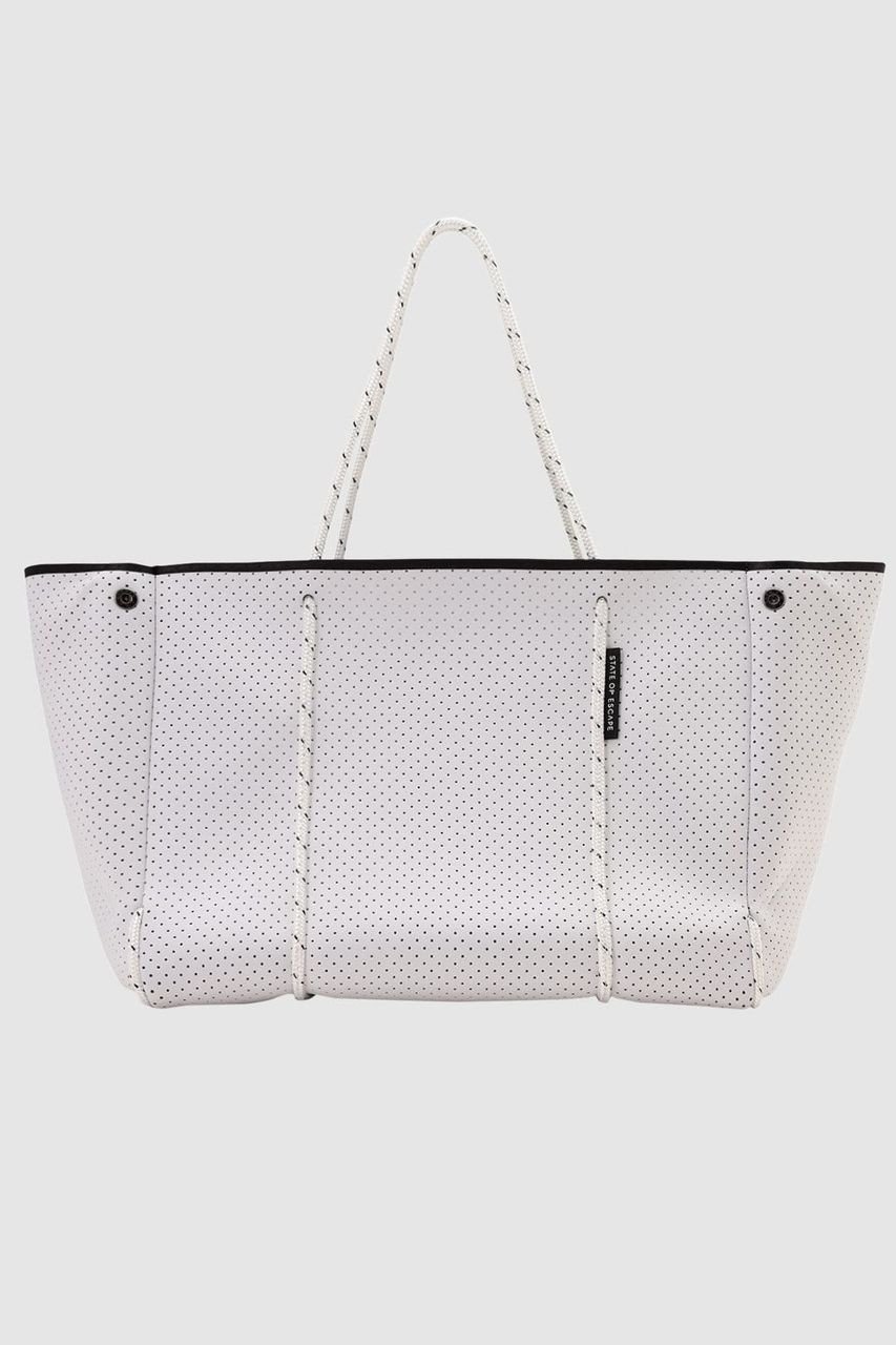機能美と洗練デザインを兼ね備えた「ESCAPE CARRYALL」 人気、トレンドファッション・服の通販 founy(ファニー) 【ステイトオブエスケープ/STATE OF ESCAPE】 トレンドファッション・スタイル  Fashion Trends ファッション、ブランド PICK UP! Fashion Brand Pick Up ファッション Fashion レディースファッション WOMEN バッグ Bag コンパクト Compact スタイリッシュ Stylish スーツ Suit ビッグ Big ポーチ Pouch メッシュ Mesh モダン Modern 人気 Popularity NEW・新作・新着・新入荷 New Arrivals 旅行 Travel 軽量 Lightweight ビジネス 仕事 通勤 Business |ID:prp329100004580175