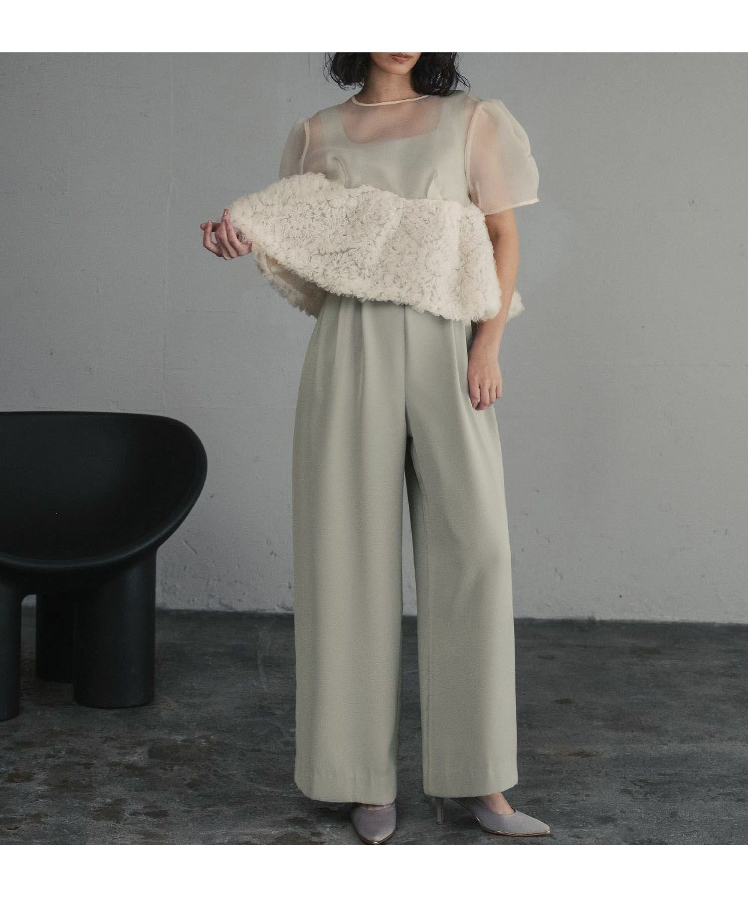 フリル刺繍が華やかに映えるオーガンジー×オールインワンセットアップドレス 人気、トレンドファッション・服の通販 founy(ファニー) 【ガール/GIRL】 トレンドファッション・スタイル  Fashion Trends プチプライス、格安、低価格 Affordable ファッション Fashion レディースファッション WOMEN パンツ Pants インナー Inner オケージョン Occasion オーガンジー Organdy スクエア Square スリーブ Sleeve セットアップ Set Up デコルテ Decolletage ドレス Dress ドロップ Drop バランス Balance フリル Frills ペプラム Peplum ワイド Wide NEW・新作・新着・新入荷 New Arrivals プチプライス・低価格 Affordable エレガント 上品 Elegant |ID:prp329100004585808