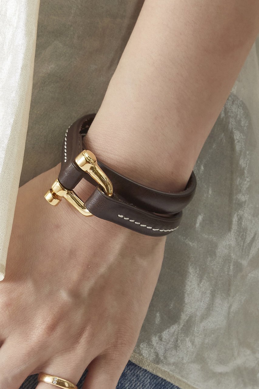 レザーとゴールドの調和が光る 洗練の2連ブレスレット 人気、トレンドファッション・服の通販 founy(ファニー) 【プルミエ アロンディスモン/1er Arrondissement】 トレンドファッション・スタイル  Fashion Trends ファッション、ブランド PICK UP! Fashion Brand Pick Up ファッション Fashion レディースファッション WOMEN ジュエリー Jewelry ブレスレット Bracelets バングル Bangles ジュエリー Jewelry スリーブ Sleeve バランス Balance ブレスレット Bracelet NEW・新作・新着・新入荷 New Arrivals |ID:prp329100004586623