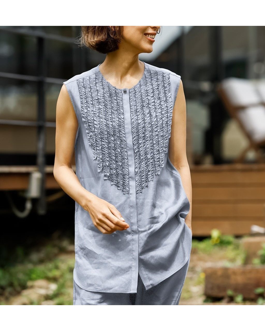 軽やかに華やぐ 共布フリルが映えるノースリーブブラウス 人気、トレンドファッション・服の通販 founy(ファニー) 【ドゥクラッセ/DoCLASSE】 トレンドファッション・スタイル  Fashion Trends ファッション、ブランド PICK UP! Spotlight on Fashion Brands ファッション Fashion レディースファッション Ladies' Fashion Online トップス・カットソー Tops/Tshirt シャツ/ブラウス Shirts/Blouses NEW・新作・新着・新入荷 New Arrivals ストレッチ Stretch セットアップ Set Up ダウン Down デニム Denim ノースリーブ No Sleeve フリル Frills リネン Linen |ID:prp329100004571987