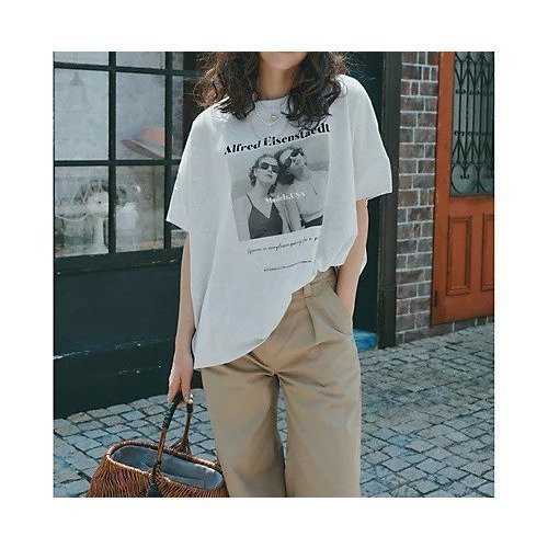 【suadeo/スアデオ】大人の抜け感を叶えるLIFEフォトプリントTシャツでこなれたカジュアルを演出 人気、トレンドファッション・服の通販 founy(ファニー) 【スアデオ/suadeo】 トレンドファッション・スタイル  Fashion Trends トレンド・ファッションスタイル Fashion Trends & Styles ファッション Fashion レディースファッション Ladies' Fashion Online トップス・カットソー Tops/Tshirt シャツ/ブラウス Shirts/Blouses ロング / Tシャツ T-Shirts 洗える Washable グラフィック Graphic コレクション Collection シンプル Simple スリット Slit 雑誌 Magazine バランス Balance プリント Print 別注 Special Order モノトーン Monotone |ID:prp329100004553182