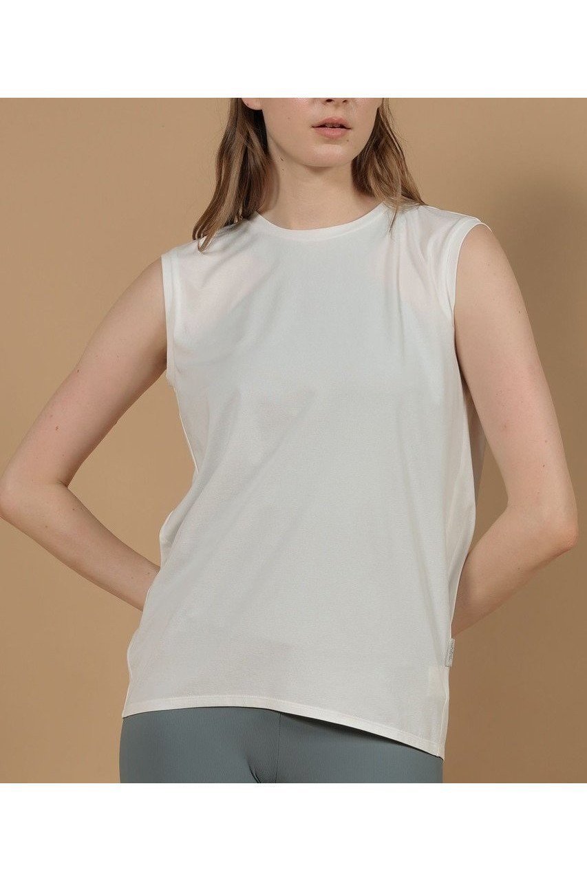 バックギャザーが映えるリラックス&アクティブ両用プルオーバー 人気、トレンドファッション・服の通販 founy(ファニー) 【ジュリエ/Julier】 トレンドファッション・スタイル  Fashion Trends ファッション、ブランド PICK UP! Spotlight on Fashion Brands ファッション Fashion レディースファッション Ladies' Fashion Online トップス・カットソー Tops/Tshirt キャミソール / ノースリーブ No Sleeves プルオーバー Pullover スポーツウェア Sportswear スポーツ トップス Sports Tops アウトドア Outdoor ギャザー Gather シンプル Simple スポーツ Sports NEW・新作・新着・新入荷 New Arrivals |ID:prp329100004592183