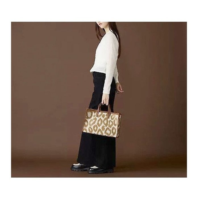 【機能美とデザイン性が光る 人気バッグシリーズ】〈BREAD M/KIKI SLD/HAPPY KEY〉A VACATION(ア ヴァケーション) 人気、トレンドファッション・服の通販 founy(ファニー) 【ア ヴァケーション/A VACATION】 トレンドファッション・スタイル  Fashion Trends ファッション、ブランド PICK UP! Spotlight on Fashion Brands ファッション Fashion レディースファッション Ladies' Fashion Online ジャカード Jacquard ポーチ Pouch ショルダー Shoulder フォルム Form 今季 This Season タンブラー Tumbler 財布 Wallet |ID:stp329100000006424