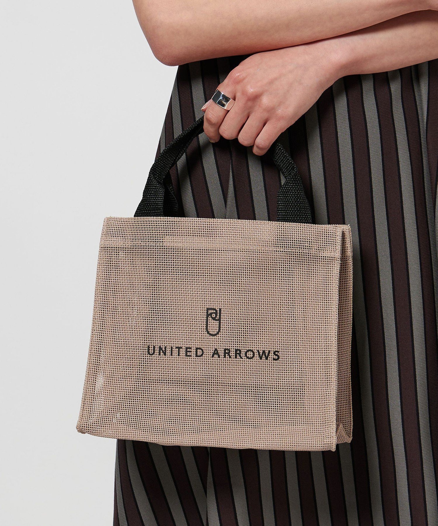 【UNITED ARROWS/ユナイテッドアローズ】夏に映える メッシュロゴトートバッグ 人気、トレンドファッション・服の通販 founy(ファニー) 【ユナイテッドアローズ/UNITED ARROWS】 トレンドファッション・スタイル  Fashion Trends ファッション、ブランド PICK UP! Spotlight on Fashion Brands ファッション Fashion レディースファッション Ladies' Fashion Online バッグ Bag おすすめ Recommend ポケット Pocket メッシュ Mesh モノトーン Monotone 人気 Popularity 夏 Summer 春 Spring S/S・春夏 Ss・Spring/Summer |ID:prp329100004579451