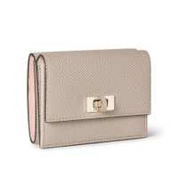 【BONAVENTURAの上質レザーアイテムで洗練された大人の装いを演出】(ボナベンチュラ) Create a sophisticated adult look with high-quality leather items from BONAVENTURA. Recommended! Trendy women's fashion online store. 人気、トレンドファッション・服の通販 founy(ファニー) 【ボナベンチュラ/BONAVENTURA】 トレンドファッション・スタイル  Trendy Fashion & Style ファッション、ブランド PICK UP! Must-Have Online Fashion Brands ファッション Fashion レディースファッション Fashion for Women ミニ財布・二つ折り財布 Wallets & Card Cases ユニセックス Unisex, Genderless おすすめ Recommended / Our Picks キーホルダー Keychain, Key Holder ギフト プレゼント Gift / Present チャーム Charm, Pendant フォルム Silhouette, Form メタル Metal, Metal Parts ラップ Wrap, Wrap Design エレガント 上品 Elegant 新作・新入荷 New Arrivals / New In |ID:stp329100000006476