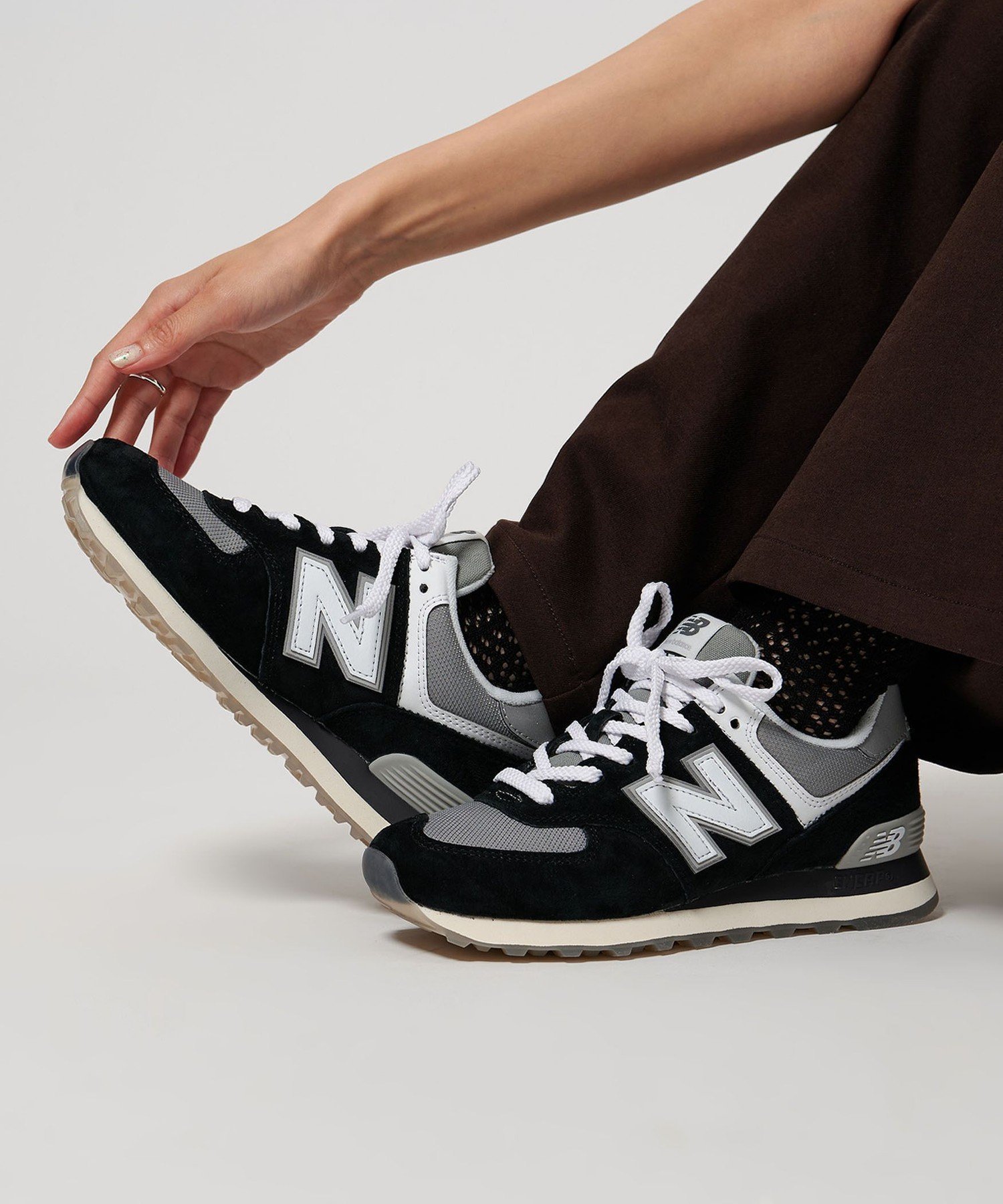 【UNITED ARROWS/ユナイテッドアローズ】時代を超えて愛される、クラシックなスタイルの定番「574」 人気、トレンドファッション・服の通販 founy(ファニー) 【ユナイテッドアローズ/UNITED ARROWS】 トレンドファッション・スタイル  Trendy Fashion & Style ファッション、ブランド PICK UP! Must-Have Online Fashion Brands ファッション Fashion レディースファッション Fashion for Women クッション Cushion, Throw Pillow クラシック Classic, Timeless Style シューズ Shoes, Footwear スタイリッシュ Stylish, Fashionable スニーカー Sneakers, Trainers バランス Balance, Style Balance フィット Fit, Slim Fit ベーシック Basic, Essential 定番 Standard, Basic Item |ID:prp329100004588861