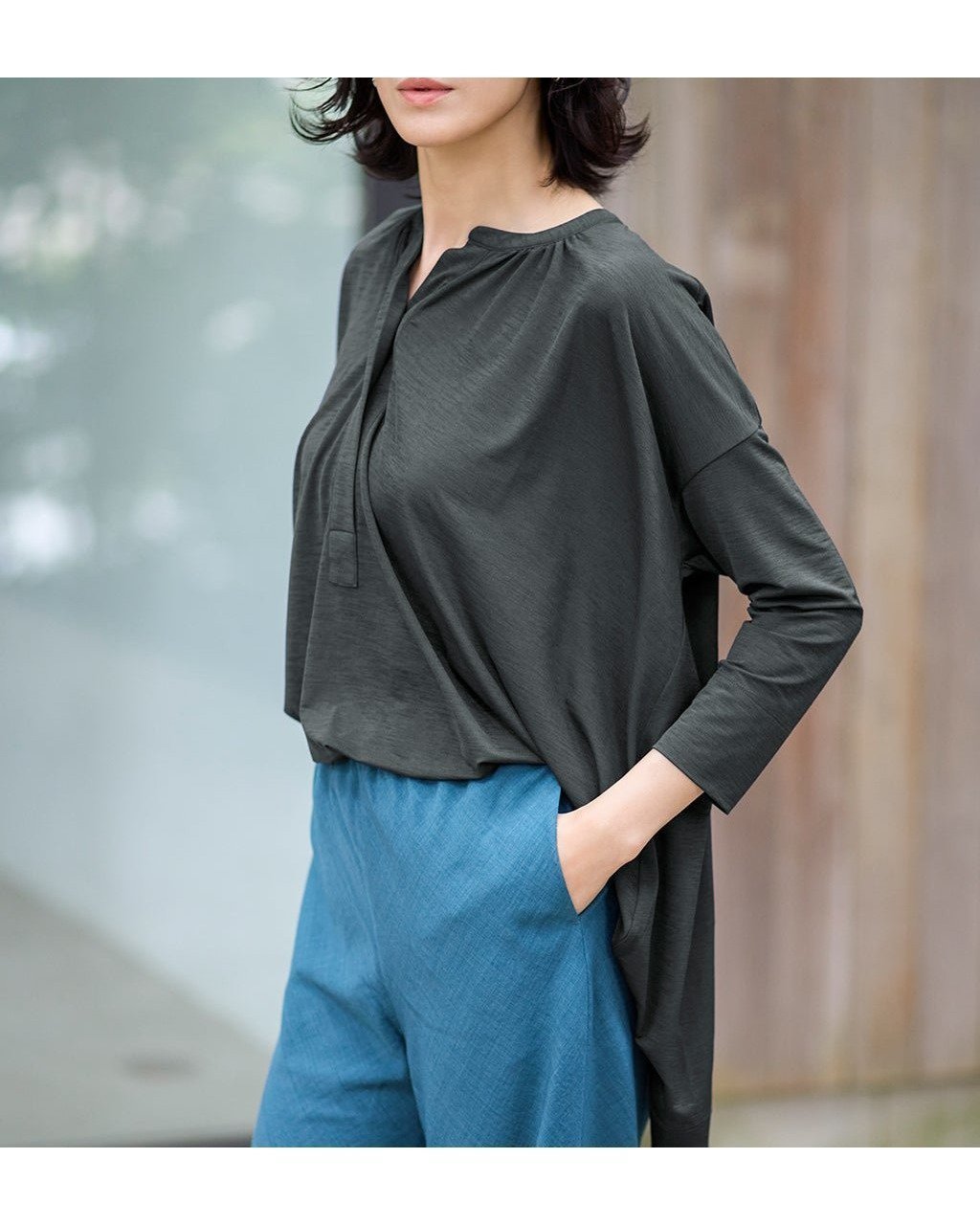 【DoCLASSE/ドゥクラッセ】体型カバーもエレガントも叶える ドレープブラウス 人気、トレンドファッション・服の通販 founy(ファニー) 【ドゥクラッセ/DoCLASSE】 トレンドファッション・スタイル  Trendy Fashion & Style ファッション、ブランド PICK UP! Must-Have Online Fashion Brands ファッション Fashion レディースファッション Fashion for Women トップス・カットソー Cut & Sew Tops シャツ・ブラウス・オフィスカジュアル Elegant Blouses & Button-Ups 新作・新入荷 New Arrivals / New In エレガント 上品 Elegant スキッパー Skipper, Open Collar チュニック Tunic, Long Top ドレープ Drape, Draping Fabric 旅行 Travel |ID:prp329100004600864