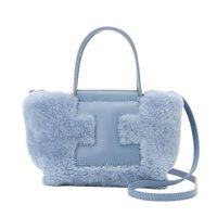 【イアクッチの人気バッグで叶える上質な大人スタイル。】IACUCCI(イアクッチ) 人気、トレンドファッション・服の通販 founy(ファニー) 【イアクッチ/IACUCCI】 トレンドファッション・スタイル  Trendy Fashion & Style ファッション、ブランド PICK UP! Must-Have Online Fashion Brands ファッション Fashion レディースファッション Fashion for Women バッグ Bags ポーチ&ミニバッグ Pouches & Mini Bags コレクション Collection, Seasonal Line コンパクト Compact, Small Size 財布 Wallet, Purse チャーム Charm, Pendant 人気 Popular, Best Seller ポーチ Pouch, Small Case ムートン Shearling, Mouton 冬 Winter / This Winter A/W・秋冬 Autumn/Winter おすすめ Recommended / Our Picks 旅行 Travel エレガント 上品 Elegant 2025年 2025 2025-2026秋冬・A/W Autumn/Winter 2025–26 AW25–26 |ID:stp329100000006532