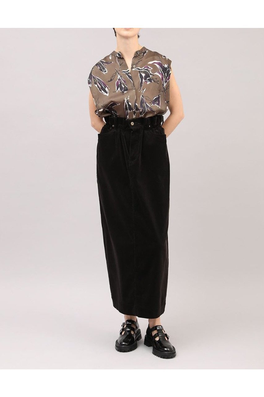 【サクラ / SACRA】のオータムフローラブラウス 人気、トレンドファッション・服の通販 founy(ファニー) 【サクラ/SACRA】 トレンドファッション・スタイル  Trendy Fashion & Style ファッション、ブランド PICK UP! Must-Have Online Fashion Brands ファッション Fashion レディースファッション Fashion for Women トップス・カットソー Cut & Sew Tops キャミソール&ノースリーブ Camisoles & Sleeveless Tops シャツ・ブラウス・オフィスカジュアル Elegant Blouses & Button-Ups 2025年 2025 2025-2026秋冬・A/W Autumn/Winter 2025–26 AW25–26 ショルダー Shoulder, Shoulder Strap ドレープ Drape, Draping Fabric ノースリーブ Sleeveless, No-Sleeve フラワー Flower, Floral プリント Print, Printed Pattern ボックス Boxy, Box Shape モダン Modern, Contemporary 秋 Autumn A/W・秋冬 Autumn/Winter |ID:prp329100004625440