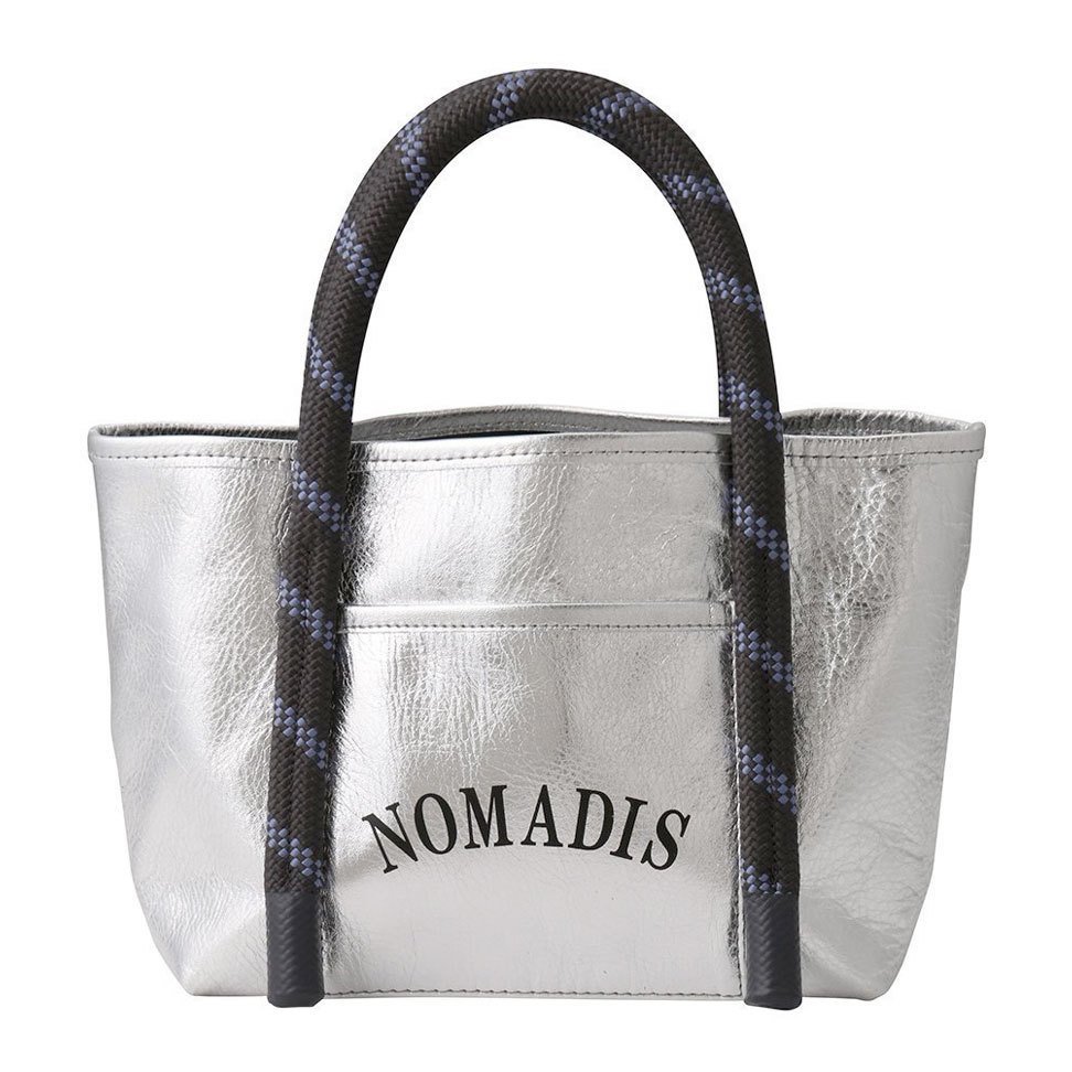 【NOMADISの多機能バッグで叶える大人のこなれカジュアル】ノマディス NOMADIS 人気、トレンドファッション・服の通販 founy(ファニー) 【ノマディス/NOMADIS】 トレンドファッション・スタイル Trendy Fashion & Style ファッション、ブランド PICK UP! Must-Have Online Fashion Brands ファッション Fashion レディースファッション Fashion for Women バッグ Bags ポーチ&ミニバッグ Pouches & Mini Bags 2025年 2025 2025-2026秋冬・A/W Autumn/Winter 2025–26 AW25–26 シルバー Silver, Metallic Silver フロント Front, Front Design ポケット Pocket, Pocket Detail メタリック Metallic, Shiny Finish ラバー Rubber, Rubber Sole A/W・秋冬 Autumn/Winter |ID:stp329100000006546
