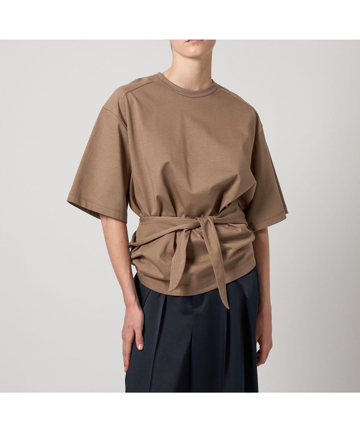 【ユナイテッドアローズ / UNITED ARROWS】のAEWEN MATOPH バックスリット ビッグTシャツ 人気、トレンドファッション・服の通販 founy(ファニー) 【ユナイテッドアローズ/UNITED ARROWS】 トレンドファッション・スタイル  Trendy Fashion & Style ファッション、ブランド PICK UP! Must-Have Online Fashion Brands ファッション Fashion レディースファッション Fashion for Women トップス・カットソー Cut & Sew Tops シャツ・ブラウス・オフィスカジュアル Elegant Blouses & Button-Ups ロングTシャツ・Tシャツ Longline T-Shirts & Tees バッグ Bags おすすめ Recommended / Our Picks イレギュラーヘム Irregular Hem サテン Satin, Glossy Fabric スラックス Slacks, Dress Pants スリット Slit, Slit Detail ビッグ Big, Oversized リボン Ribbon, Bow |ID:prp329100004644343