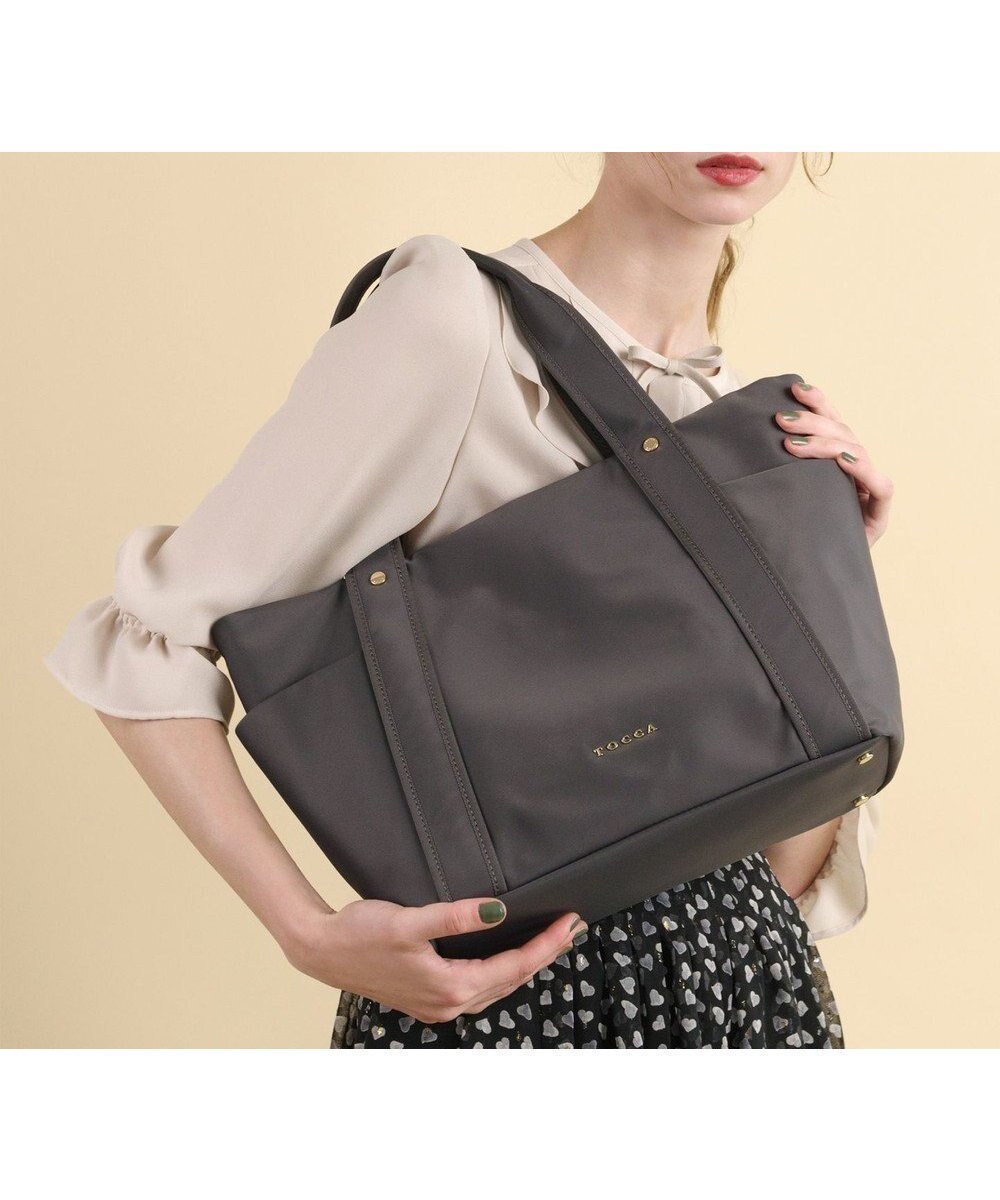 【トッカ / TOCCA】の【A4サイズ対応】NEW AVENUE NYLONBAG ナイロンバッグ 人気、トレンドファッション・服の通販 founy(ファニー) 【トッカ/TOCCA】 トレンドファッション・スタイル  Trendy Fashion & Style ファッション、ブランド PICK UP! Must-Have Online Fashion Brands ファッション Fashion レディースファッション Fashion for Women バッグ Bags シンプル Simple, Minimal ジップ Zip, Zipper 財布 Wallet, Purse ポケット Pocket, Pocket Detail メタル Metal, Metal Parts A/W・秋冬 Autumn/Winter 冬 Winter / This Winter 2024年 2024 ビジネス 仕事 通勤 Business / Work / Commuting 2024-2025秋冬・A/W Autumn/Winter 2024–25 AW24–25 |ID:prp329100004082282