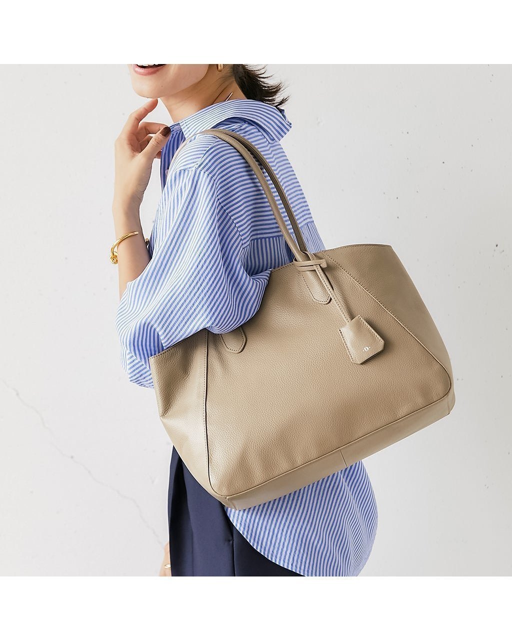【ドゥクラッセ / DoCLASSE】の本革・エアートートバッグ 人気、トレンドファッション・服の通販 founy(ファニー) 【ドゥクラッセ/DoCLASSE】 トレンドファッション・スタイル  Trendy Fashion & Style ファッション、ブランド PICK UP! Must-Have Online Fashion Brands ファッション Fashion レディースファッション Fashion for Women バッグ Bags レイングッズ・傘・晴雨兼用傘 Umbrellas & Rain Gear イエロー Yellow 軽量 Lightweight, Ultra Light フォーム Form 日傘 Parasol, UV Umbrella 新作・新入荷 New Arrivals / New In |ID:prp329100004630996
