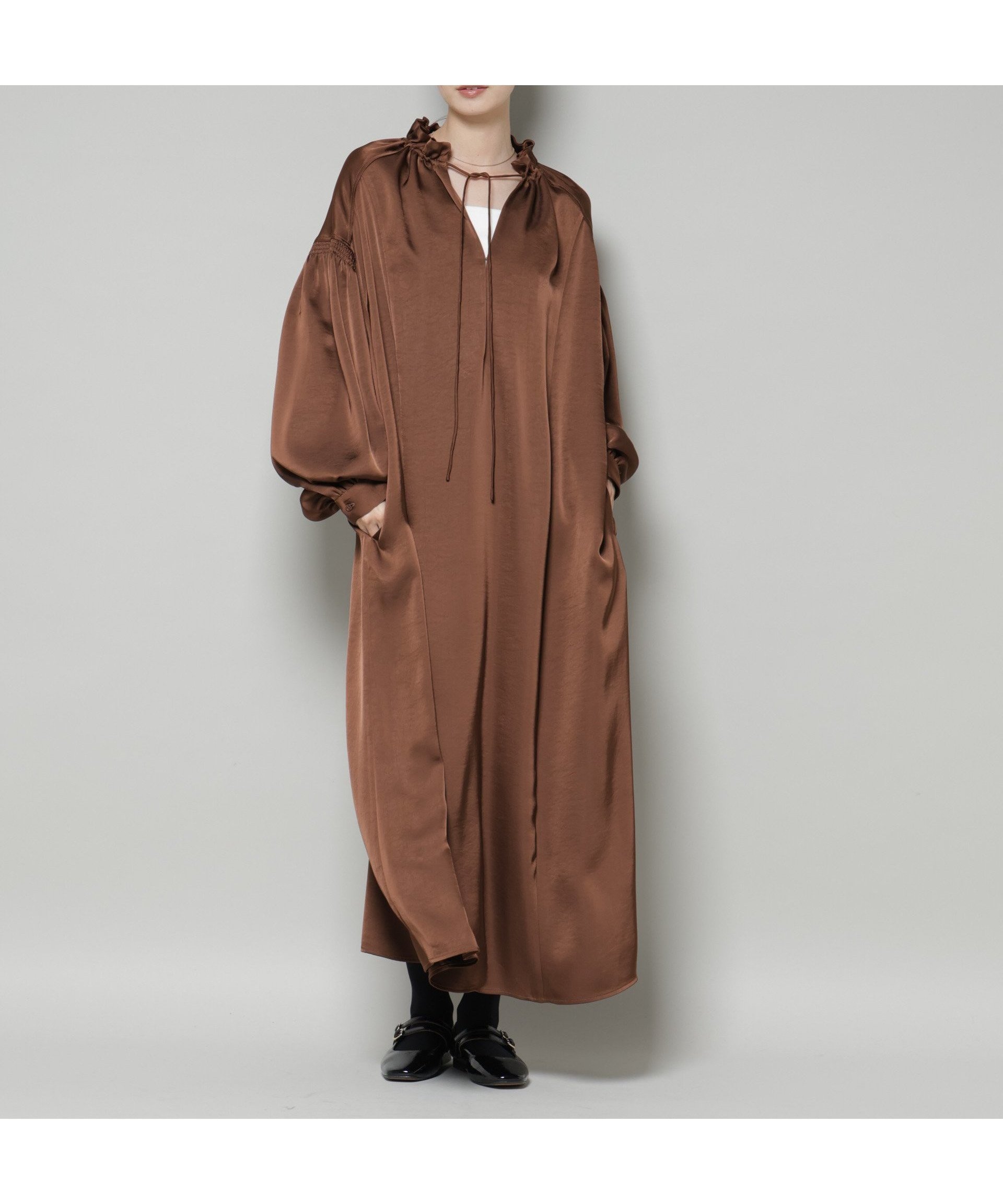 【ナノ ユニバース / nano universe】のシャーリングギャザースリーブサテンマキシワンピース 人気、トレンドファッション・服の通販 founy(ファニー) 【ナノ ユニバース/nano universe】 トレンドファッション・スタイル  Trendy Fashion & Style ファッション、ブランド PICK UP! Must-Have Online Fashion Brands ファッション Fashion レディースファッション Fashion for Women ワンピース Dresses マキシ丈ワンピース・ロングドレス Maxi Dresses / Long One-Pieces ウォッシャブル Machine Washable ギャザー Gathered, Ruffled サテン Satin, Glossy Fabric ジャケット Jacket, Outerwear タートルネック Turtleneck, High Neck A/W・秋冬 Autumn/Winter アウトレット Outlet / Clearance エレガント 上品 Elegant ビジネス 仕事 通勤 Business / Work / Commuting 2025年 2025 2025-2026秋冬・A/W Autumn/Winter 2025–26 AW25–26 |ID:prp329100004746337