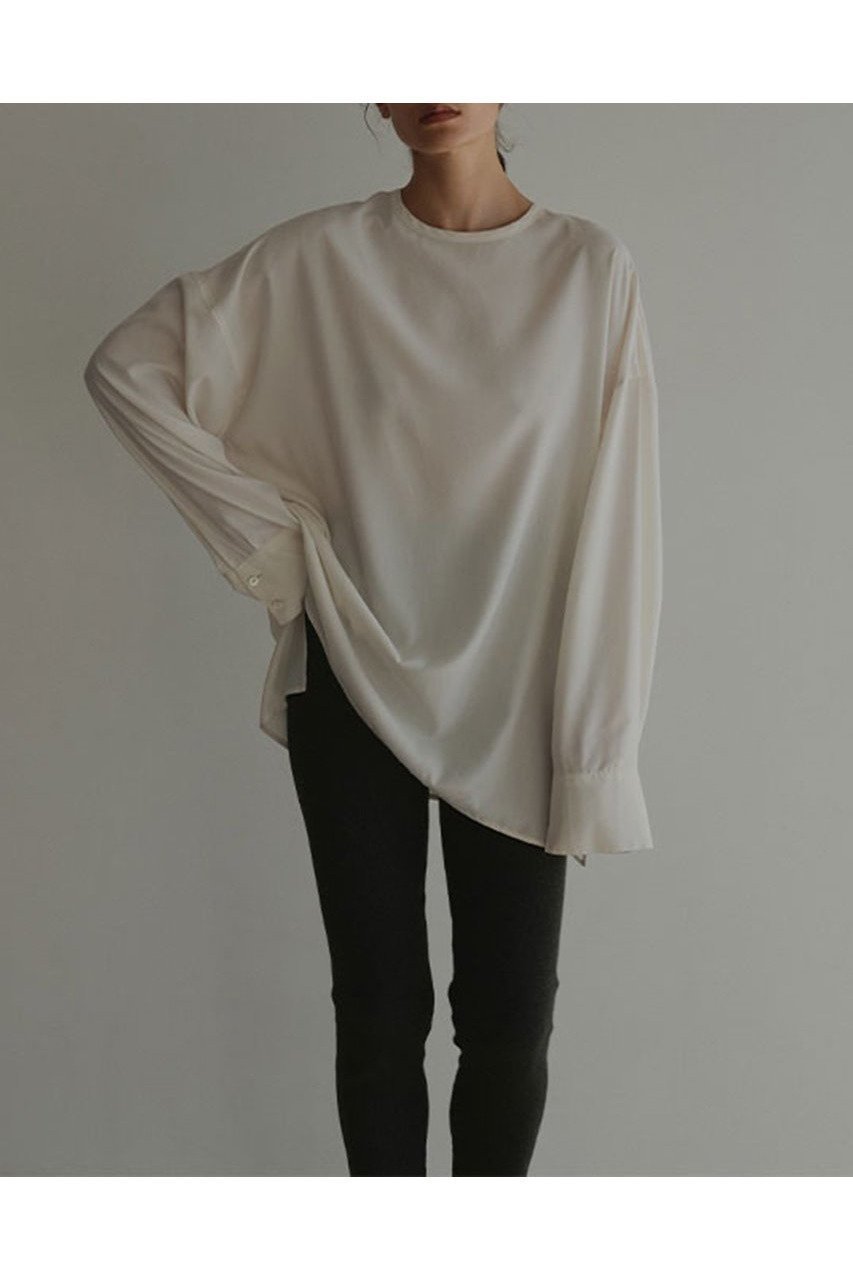 【エトレトウキョウ / ETRE TOKYO】のクルーネックオーバーサイズプルオーバー 人気、トレンドファッション・服の通販 founy(ファニー) 【エトレトウキョウ/ETRE TOKYO】 トレンドファッション・スタイル Trendy Fashion & Style ファッション、ブランド PICK UP! Must-Have Online Fashion Brands ファッション Fashion レディースファッション Fashion for Women トップス・カットソー Cut & Sew Tops シャツ・ブラウス・オフィスカジュアル Elegant Blouses & Button-Ups カジュアルプルオーバー・ニットトップス Pullovers & Knit Tops / Casual Pullovers とろみ Fluid, Flowy Fabric なめらか Smooth, Silky Texture カフス Cuff Design シンプル Simple, Minimal スリット Slit, Slit Detail スリーブ Sleeve, Long Sleeve / Short Sleeve バランス Balance, Style Balance ボトム Bottoms, Lower Wear ロング Long, Long-Length 新作・新入荷 New Arrivals / New In |ID:prp329100004776490