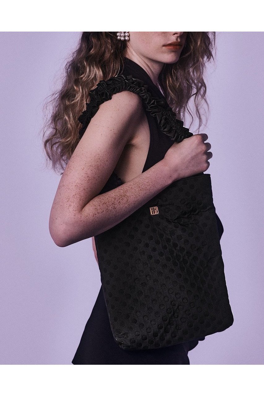 【イリスフォーセブン / IRIS 47】のgiggle トートバッグ(リバーシブル) 人気、トレンドファッション・服の通販 founy(ファニー) 【イリスフォーセブン/IRIS 47】 トレンドファッション・スタイル  Trendy Fashion & Style ファッション、ブランド PICK UP! Must-Have Online Fashion Brands ファッション Fashion レディースファッション Fashion for Women バッグ Bags エレガント 上品 Elegant ギャザー Gathered, Ruffled ショルダー Shoulder, Shoulder Strap ジャケット Jacket, Outerwear ドット Polka Dot, Dot Pattern リバーシブル Reversible, Two-Sided 再入荷 Restock / Back in Stock |ID:prp329100004751169