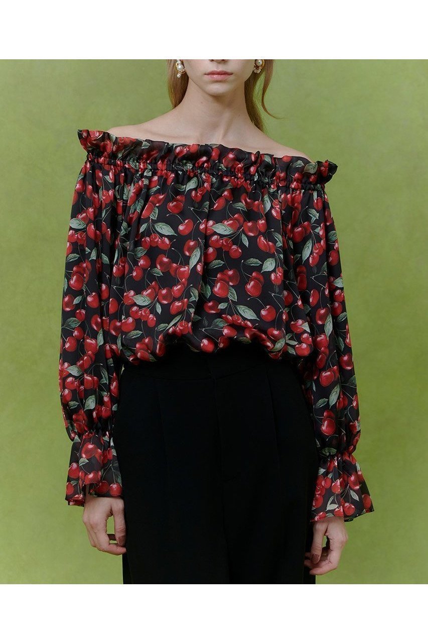 【アルアバイル / allureville】の【LOULOU WILLOUGHBY】LISAチェリープリントオフショルブラウス 人気、トレンドファッション・服の通販 founy(ファニー) 【アルアバイル/allureville】 トレンドファッション・スタイル  Trendy Fashion & Style ファッション、ブランド PICK UP! Must-Have Online Fashion Brands ファッション Fashion レディースファッション Fashion for Women トップス・カットソー Cut & Sew Tops シャツ・ブラウス・オフィスカジュアル Elegant Blouses & Button-Ups 2026年 2026 なめらか Smooth, Silky Texture サテン Satin, Glossy Fabric ジョーゼット Georgette, Semi-Sheer Fabric スリーブ Sleeve, Long Sleeve / Short Sleeve チェリー Cherry, Cherry Pattern プリント Print, Printed Pattern ロング Long, Long-Length 夏 Summer 春 Spring S/S・春夏 SS, Spring/Summer, Warm Season |ID:prp329100004798587
