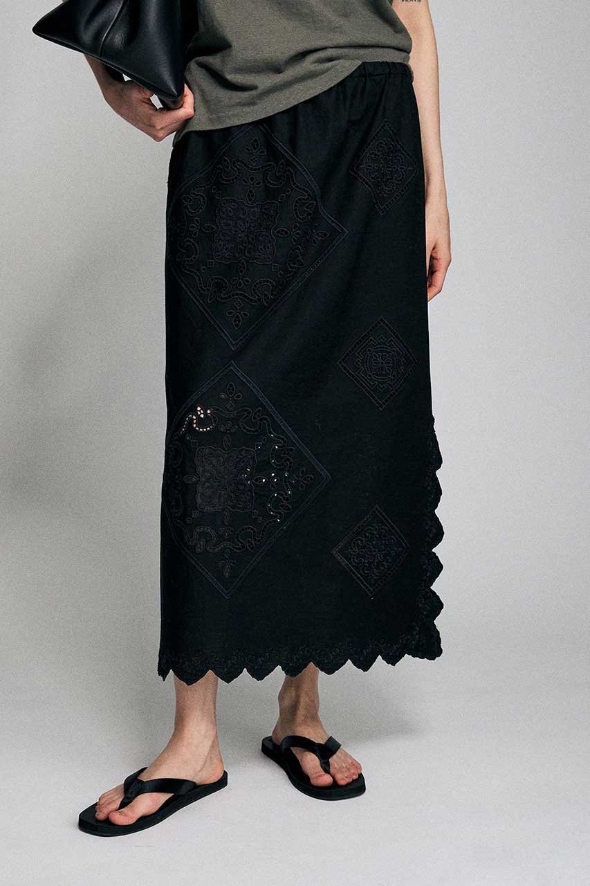 刺しゅうの華やぎとナチュラルな素材感が調和するブリルのタイトスカート【BRILL(ブリル)】 人気、トレンドファッション・服の通販 founy(ファニー) 【ブリル/BRILL】 トレンドファッション・スタイル  Trendy Fashion & Style ファッション、ブランド PICK UP! Must-Have Online Fashion Brands ファッション Fashion レディースファッション Fashion for Women スカート Skirts ロングスカート Long Skirts / Maxi & Midi Skirts ストレート Straight, Straight Cut スリット Slit, Slit Detail パッチワーク Patchwork, Mixed Fabric リネン Linen, Linen Fabric ロング Long, Long-Length 再入荷 Restock / Back in Stock |ID:prp329100004873202