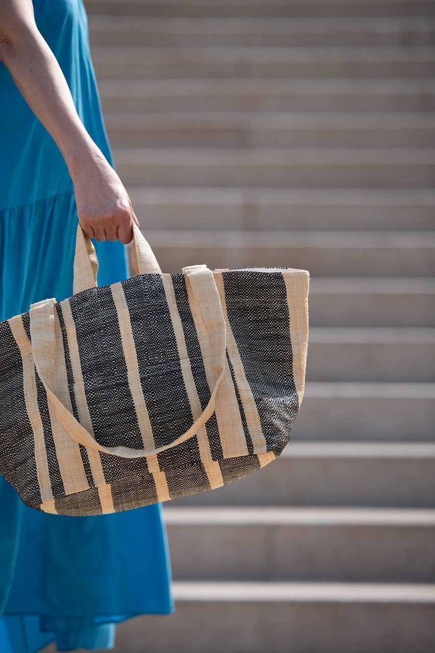 04. 【バスケットバッグ】仕上げのときめきは「カゴバッグ」で。素材で魅せる大人の遊び心 人気、トレンドファッション・服の通販 founy(ファニー) 【メゾン エヌ アッシュ パリ/MAISON N H PARIS】 トレンドファッション・スタイル  Trendy Fashion & Style トレンド・ファッションスタイル Fashion Trends & Styles ファッション Fashion レディースファッション Fashion for Women バッグ Bags ラフィア Raffia, Natural Straw 夏 Summer 新作・新入荷 New Arrivals / New In |ID:prp329100004941594