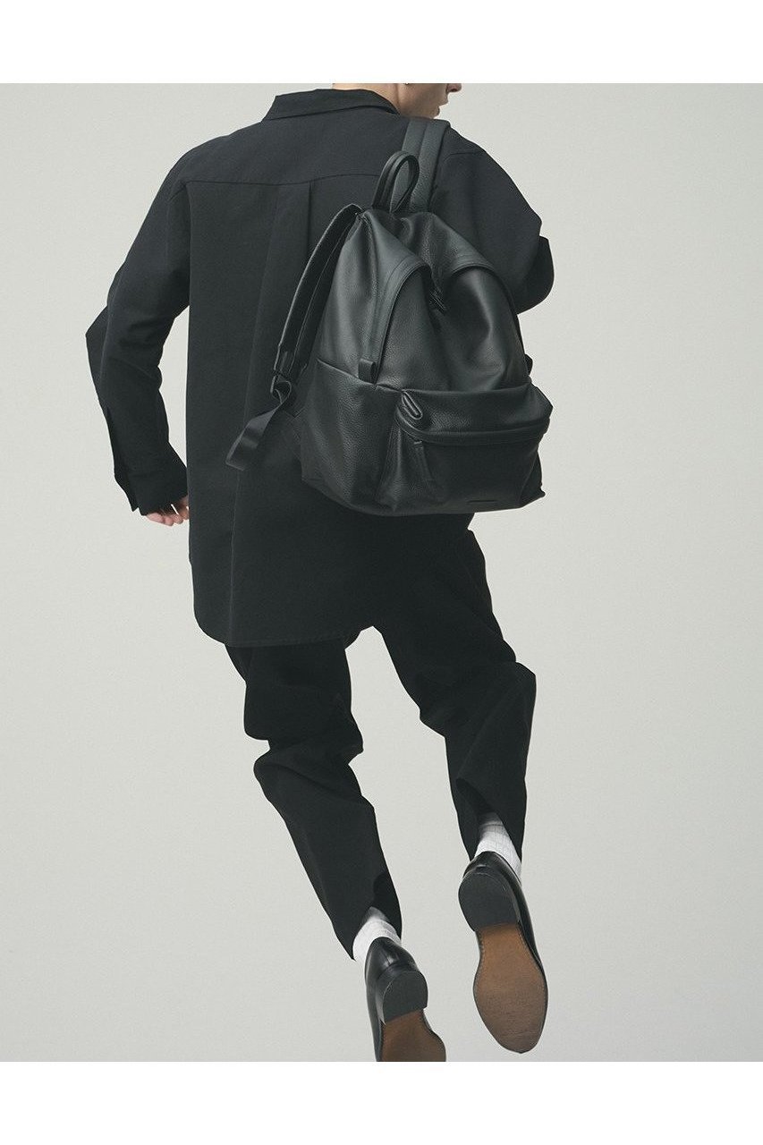 軽やかさと上質さを兼ね備えた防水レザーデイパックミディアム 人気、トレンドファッション・服の通販 founy(ファニー) 【オブジェクツアイオー/objcts.io】 トレンドファッション・スタイル  Trendy Fashion & Style トレンド・ファッションスタイル Fashion Trends & Styles ファッション Fashion レディースファッション Fashion for Women バッグ Bags ユニセックス Unisex, Genderless クッション Cushion, Throw Pillow スリーブ Sleeve, Long Sleeve / Short Sleeve スーツケース キャリーケース Suitcase / Carry Case デイパック Daypack, Casual Backpack フラット Flat, Flat Shoes フロント Front, Front Design ポケット Pocket, Pocket Detail リュック Backpack, Rucksack 再入荷 Restock / Back in Stock 財布 Wallet, Purse |ID:prp329100004895629