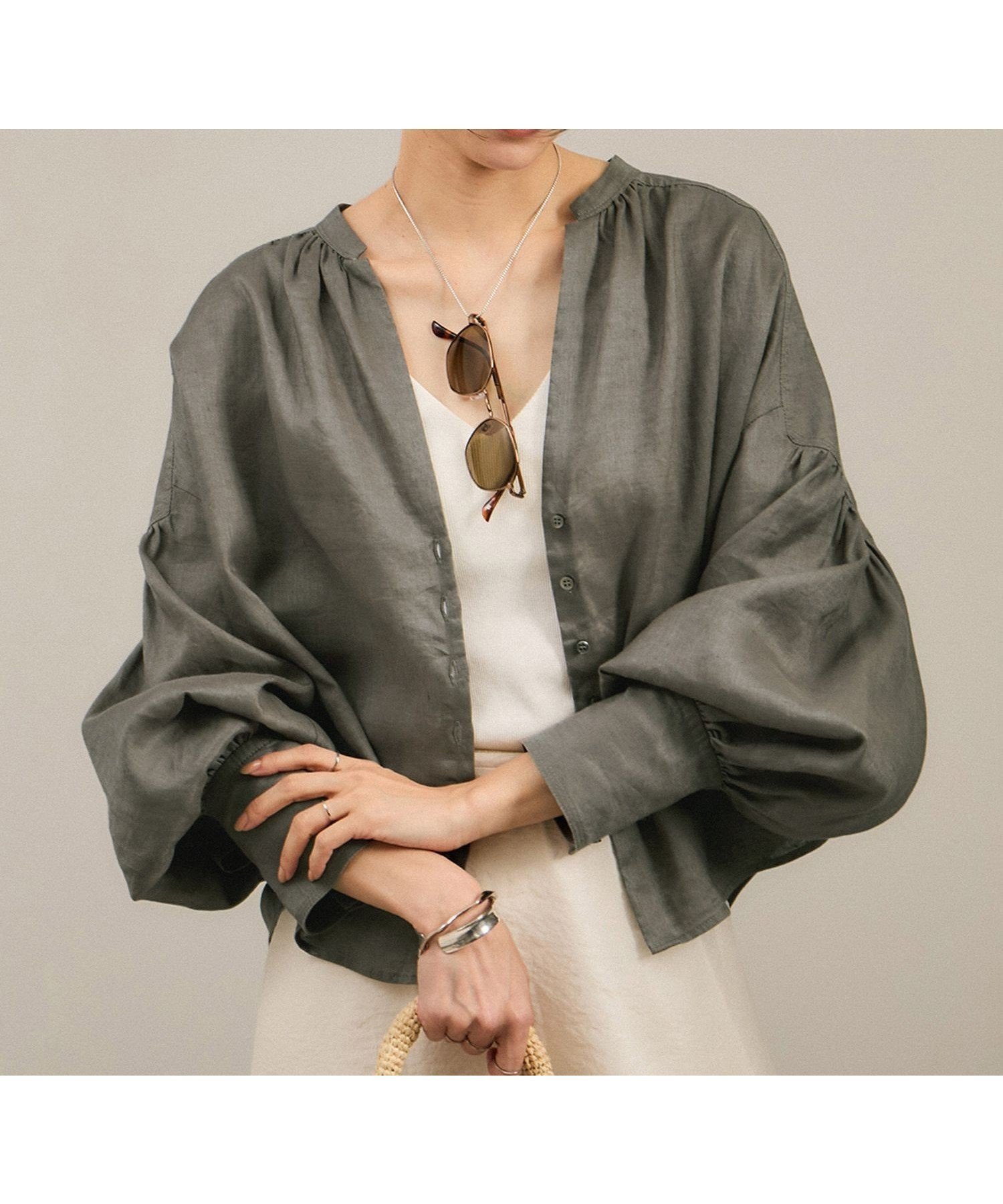 1. 自然な抜け感で魅せる。大人の上質リネンブラウス　 人気、トレンドファッション・服の通販 founy(ファニー) 【サロン アダム エ ロペ/SALON adam et rope'】 トレンドファッション・スタイル  Trendy Fashion & Style トレンド・ファッションスタイル Fashion Trends & Styles ファッション Fashion レディースファッション Fashion for Women トップス・カットソー Cut & Sew Tops シャツ・ブラウス・オフィスカジュアル Elegant Blouses & Button-Ups 洗える Machine Washable ギャザー Gathered, Ruffled クロップド Cropped, Short Length スキッパー Skipper, Open Collar スリーブ Sleeve, Long Sleeve / Short Sleeve デニム Denim, Jeans Material フェミニン Feminine, Girly フレンチ French, French Style フロント Front, Front Design 羽織 Haori, Light Jacket リネン Linen, Linen Fabric おすすめ Recommended / Our Picks 夏 Summer エレガント 上品 Elegant |ID:prp329100004962923