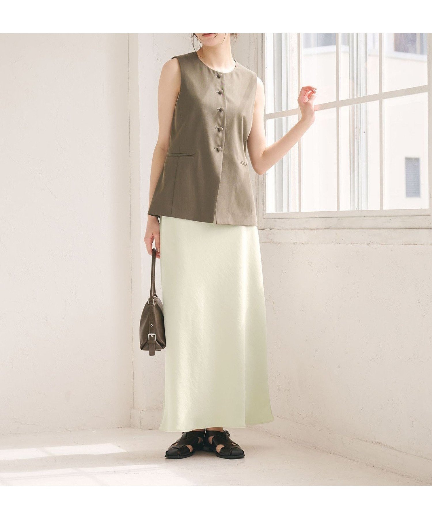 3. しなやかに揺れる。洗練サテンのマーメイドスカート 人気、トレンドファッション・服の通販 founy(ファニー) 【ビューティ&ユース ユナイテッドアローズ/BEAUTY&YOUTH / UNITED ARROWS】 トレンドファッション・スタイル  Trendy Fashion & Style トレンド・ファッションスタイル Fashion Trends & Styles ファッション Fashion レディースファッション Fashion for Women スカート Skirts Aライン・フレアスカート A-Line & Flared Skirts サテン Satin, Glossy Fabric スニーカー Sneakers, Trainers ドレープ Drape, Draping Fabric フェミニン Feminine, Girly フレア Flare, Flared マーメイド Mermaid, Fishtail Silhouette リネン Linen, Linen Fabric リラックス Relax, Relaxed Fit エレガント 上品 Elegant |ID:prp329100004962944