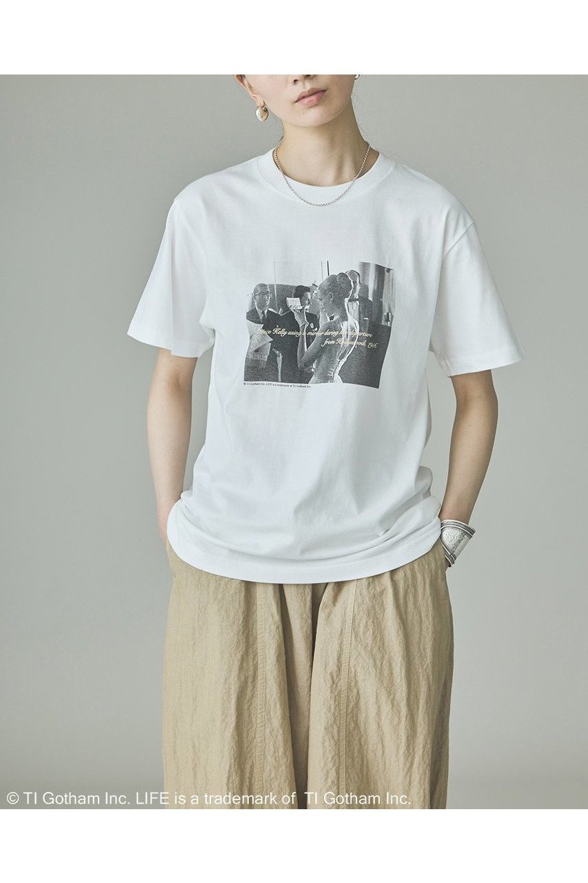 女性らしさを引き立てる洗練されたモノトーンフォトプリントの別注Tシャツ 大人の最旬トレンドファッション＆コーディネート founy(ファウニー) 【カレンソロジー/Curensology】 トレンドファッション・スタイル  Trendy Fashion & Style トレンド・ファッションスタイル Fashion Trends & Styles ファッション Fashion レディースファッション Fashion for Women トップス・カットソー Cut & Sew Tops シャツ・ブラウス・オフィスカジュアル Elegant Blouses & Button-Ups ロングTシャツ・Tシャツ Longline T-Shirts & Tees カットソー・ベーシックTシャツ Cut-and-Sewn Tops / Stretch Tees & Basics アクセサリー Fashion Accessories インナー Innerwear 春 Spring 洗える Machine Washable カットソー Cut and Sewn Top ショート Short, Short Length シンプル Simple, Minimal ジャケット Jacket, Outerwear スペシャル Special, Limited Edition スリーブ Sleeve, Long Sleeve / Short Sleeve フロント Front, Front Design プリント Print, Printed Pattern 別注 Limited Edition, Custom Order モノトーン Monotone, Black and White ロング Long, Long-Length 再入荷 Restock / Back in Stock おすすめ Recommended / Our Picks 夏 Summer |ID:prp329100004922670
