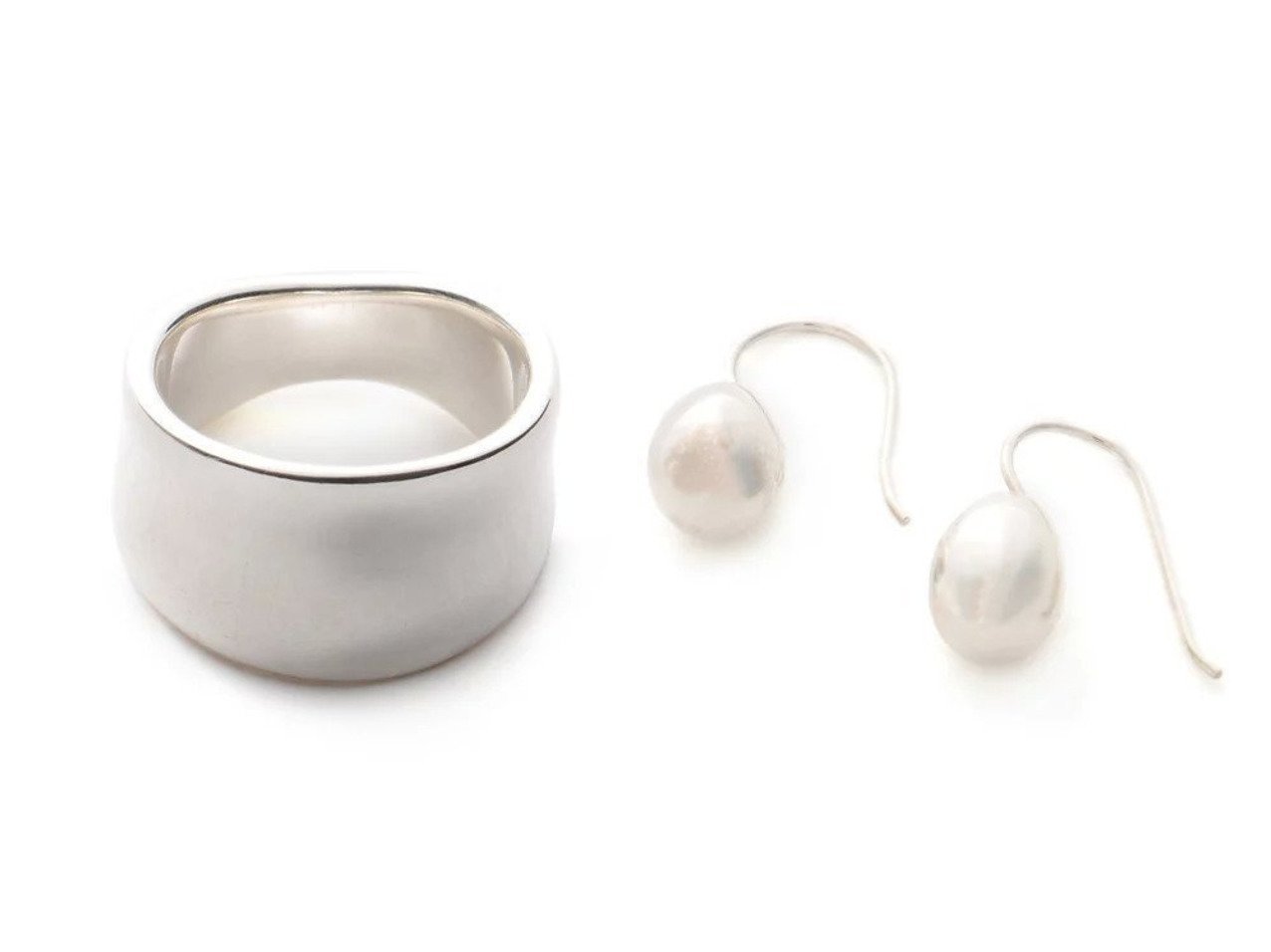 【SOPHIE BUHAI/ソフィー ブハイ】のPETITE EGG DROP EARRINGS&SMALL WAVE RING 【アクセサリー、ジュエリー】おすすめ！人気、トレンド、レディースファッションの通販 おすすめ人気トレンドファッション通販アイテム インテリア・キッズ・メンズ・レディースファッション・服の通販 founy(ファニー) 　ファッション　Fashion　レディースファッション　WOMEN　ジュエリー　Jewelry　リング　Rings　イヤリング　Earrings　2020年　2020　2020春夏・S/S　SS・Spring/Summer/2020　S/S・春夏　SS・Spring/Summer　アクセサリー　シンプル　フェイス　フォルム　モダン　ゴールド系　Gold　|ID:crp329100000101776